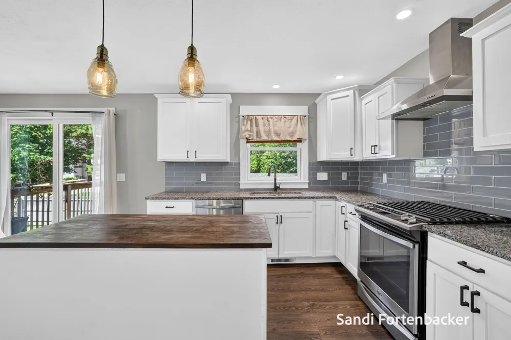 6635 Timberbrook Court Norton Shores, MI 49441