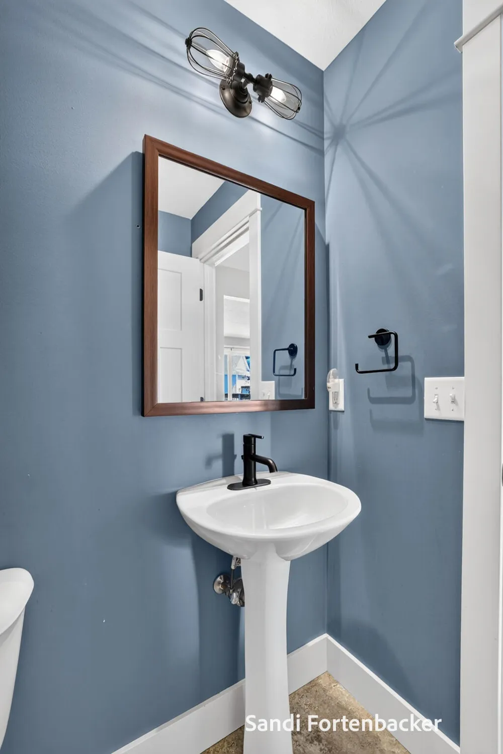 6635 Timberbrook Court Norton Shores, MI 49441