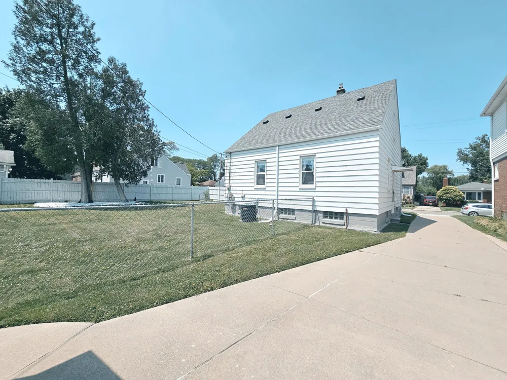 495 North Drive Wyandotte, MI 48192