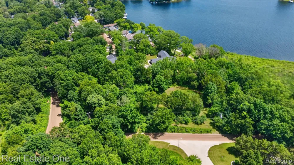 Big Lake Springfield Charter Township, MI 48350