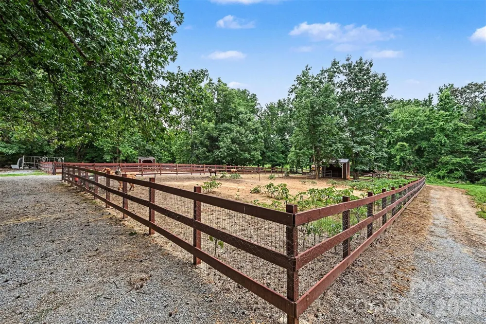 3999 Fincher Road Matthews, NC 28104