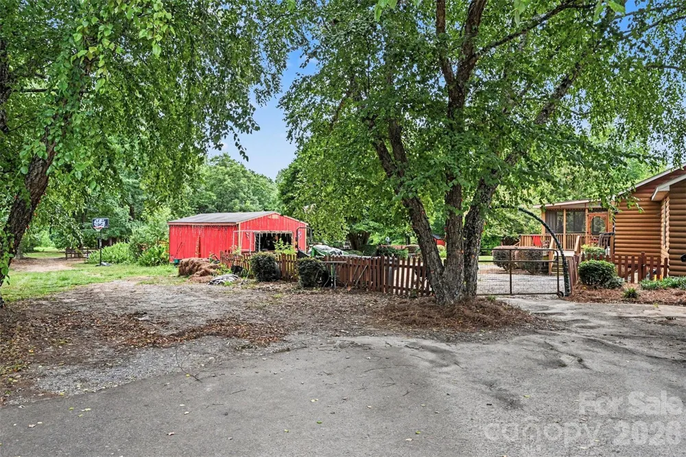 3999 Fincher Road Matthews, NC 28104