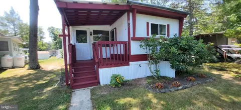 105 CEDAR LANE