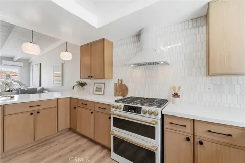 2305 Rockefeller #B