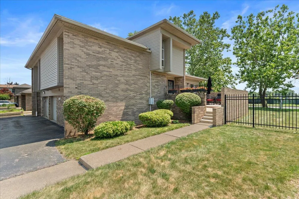 1100 Saint Aubin Place Detroit, MI 48207