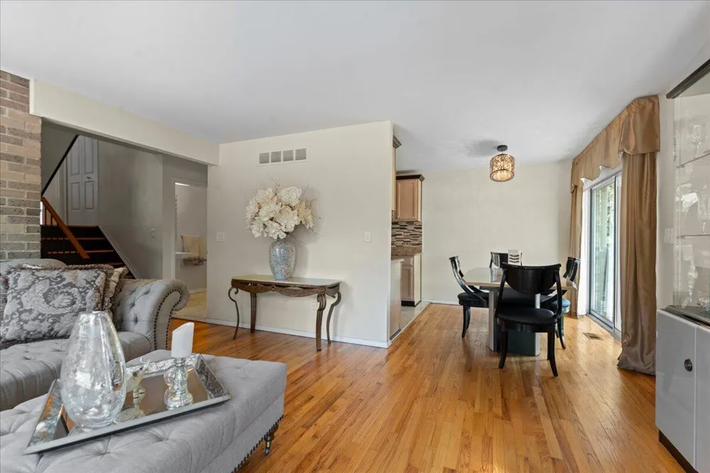 1100 Saint Aubin Place Detroit, MI 48207