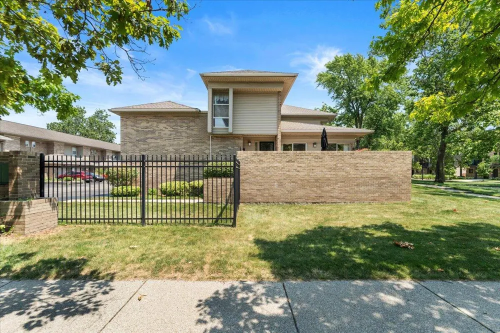 1100 Saint Aubin Place Detroit, MI 48207