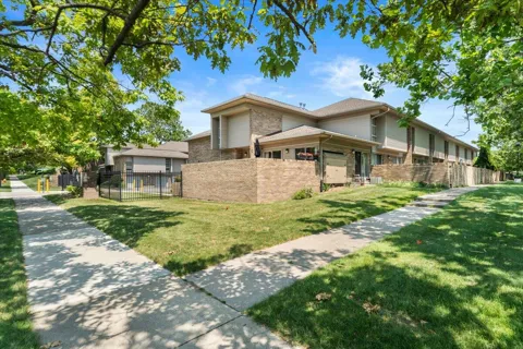 1100 Saint Aubin Place