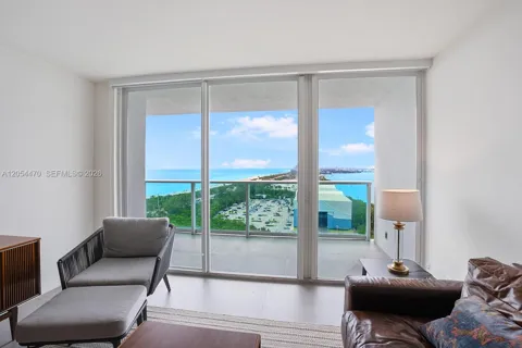 100 Bayview Dr #2125