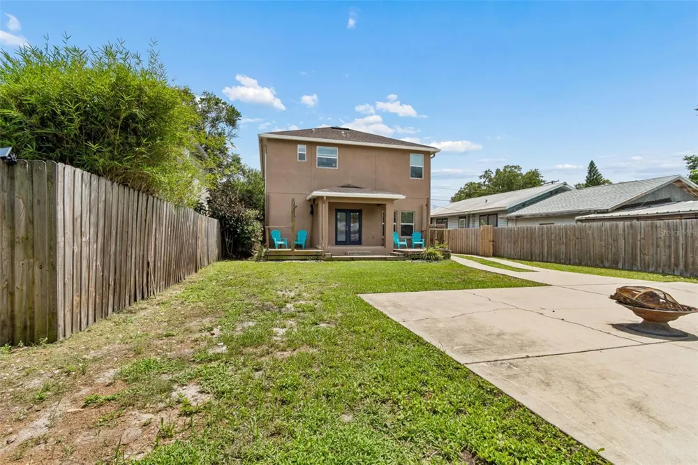 1216 E GIDDENS AVE Tampa, FL 33603