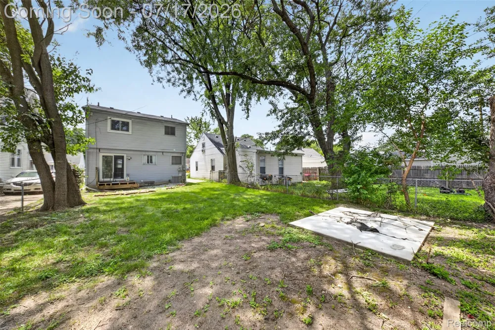 20471 Hollywood Street Harper Woods City, MI 48225