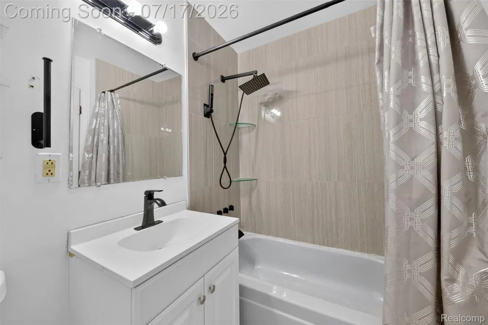 20471 Hollywood Street Harper Woods City, MI 48225