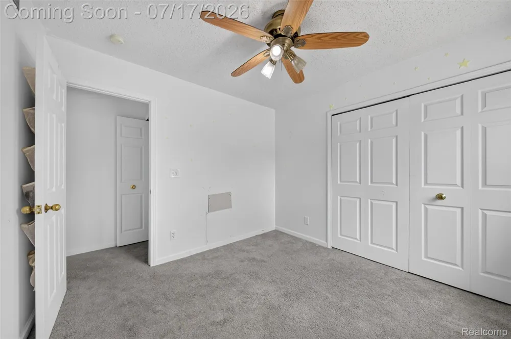 20471 Hollywood Street Harper Woods City, MI 48225