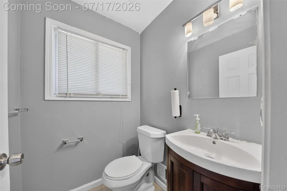 20471 Hollywood Street Harper Woods City, MI 48225