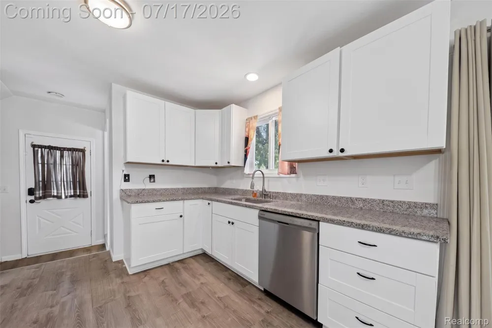 20471 Hollywood Street Harper Woods City, MI 48225