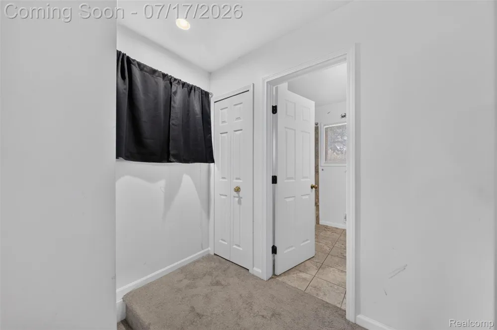 20471 Hollywood Street Harper Woods City, MI 48225
