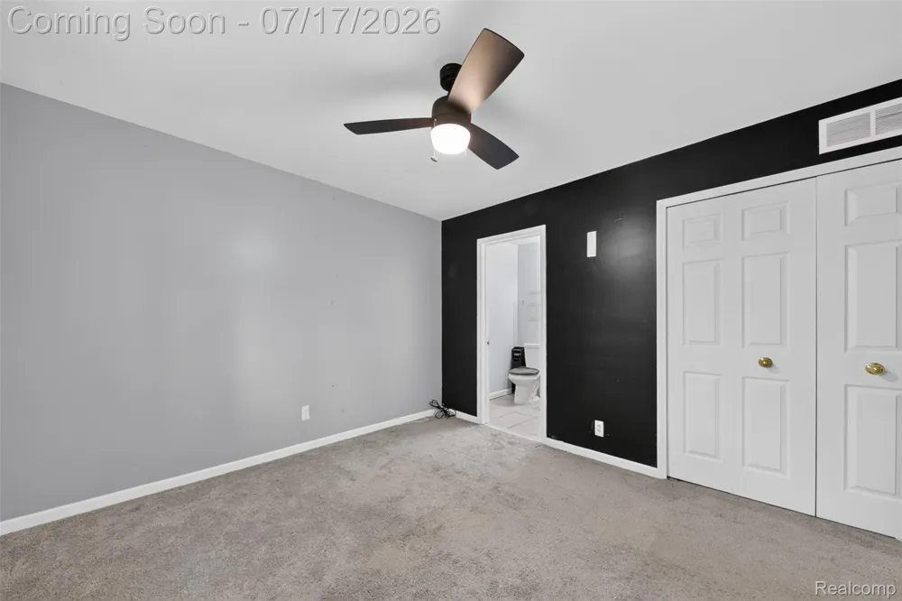 20471 Hollywood Street Harper Woods City, MI 48225