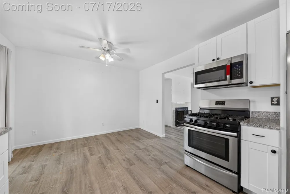 20471 Hollywood Street Harper Woods City, MI 48225