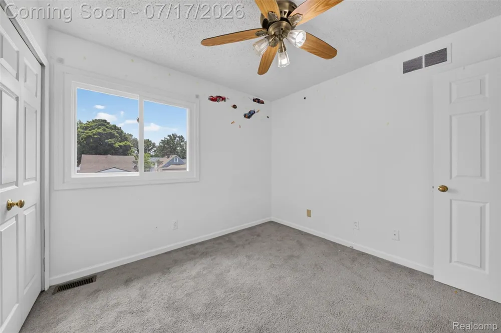 20471 Hollywood Street Harper Woods City, MI 48225