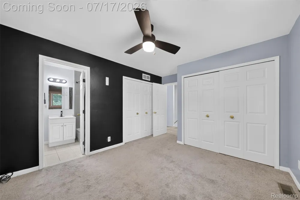 20471 Hollywood Street Harper Woods City, MI 48225