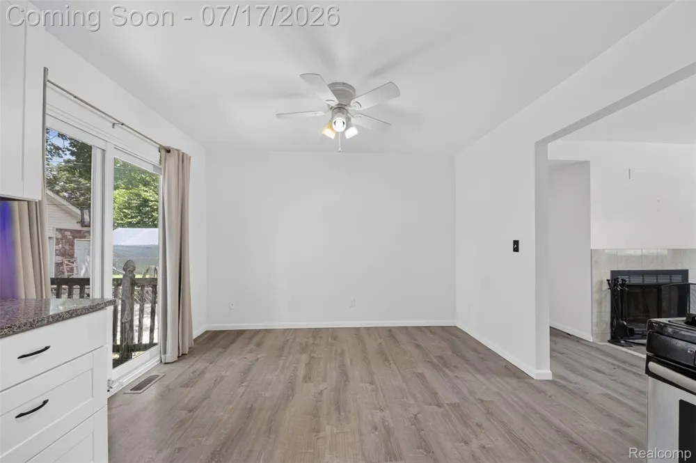 20471 Hollywood Street Harper Woods City, MI 48225