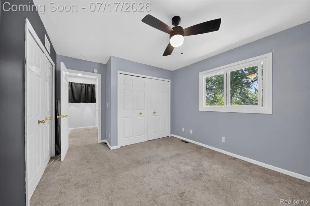 20471 Hollywood Street Harper Woods City, MI 48225