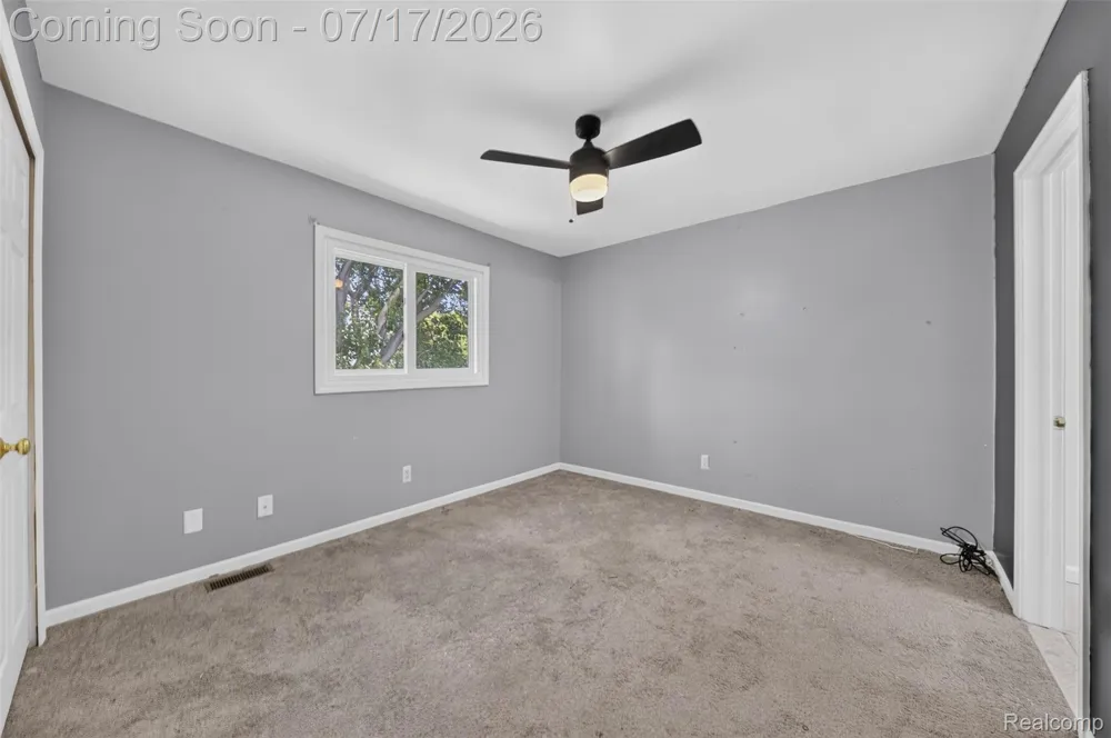 20471 Hollywood Street Harper Woods City, MI 48225