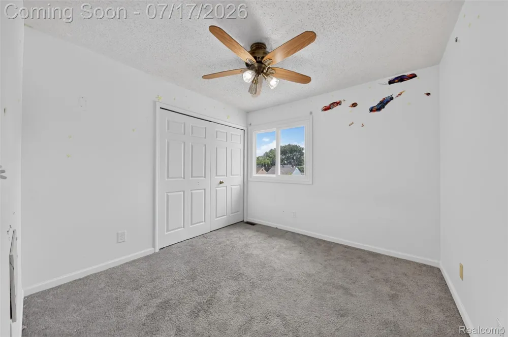 20471 Hollywood Street Harper Woods City, MI 48225