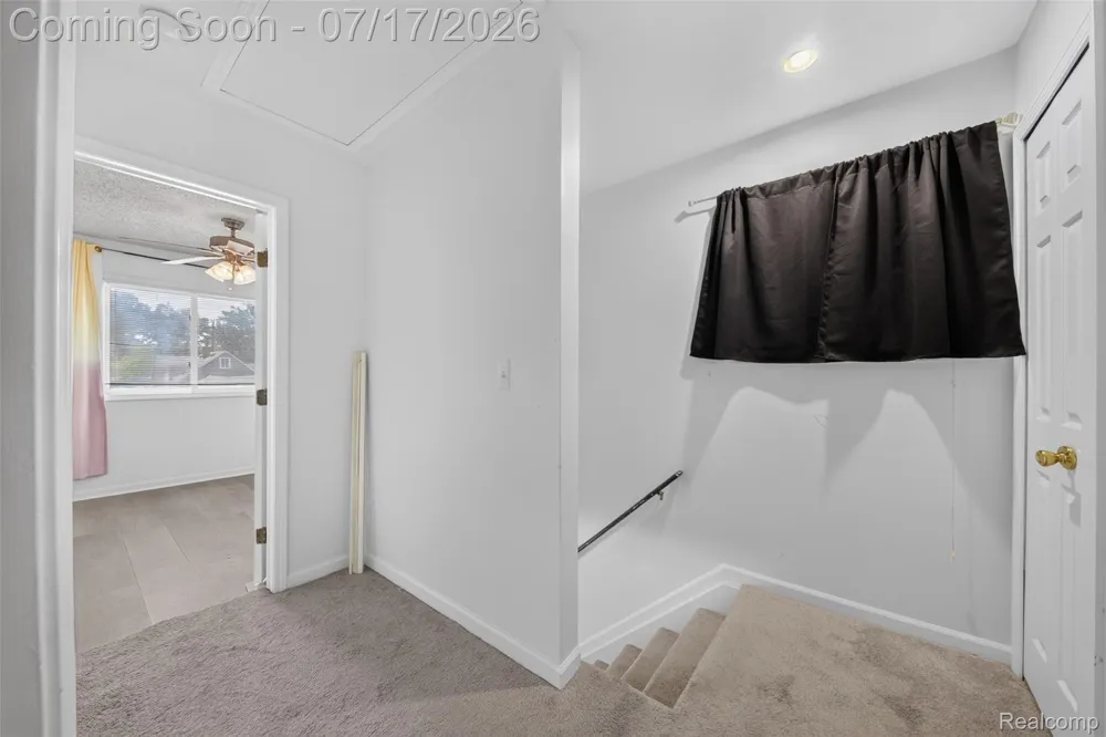 20471 Hollywood Street Harper Woods City, MI 48225