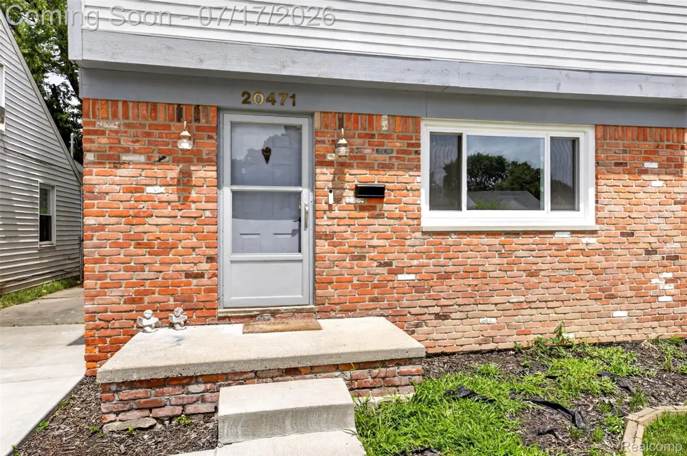 20471 Hollywood Street Harper Woods City, MI 48225