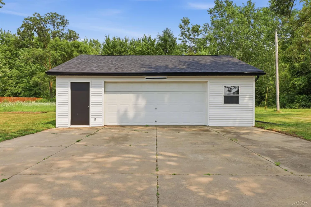 9095 East Road Albee Township, MI 48417