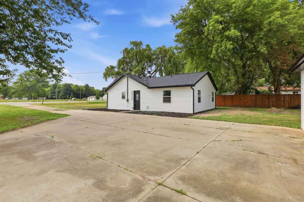 9095 East Road Albee Township, MI 48417