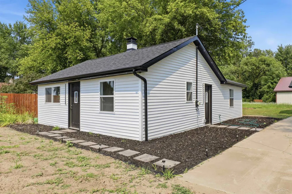 9095 East Road Albee Township, MI 48417