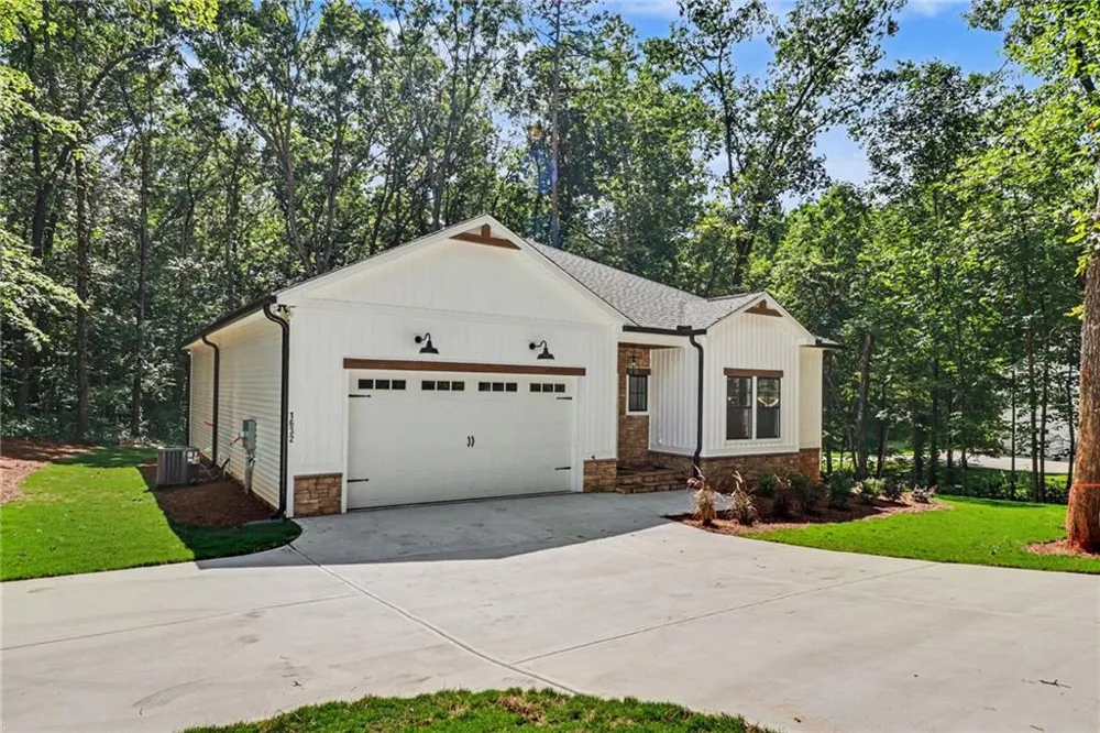 1632 McClung Road Hiram, GA 30141