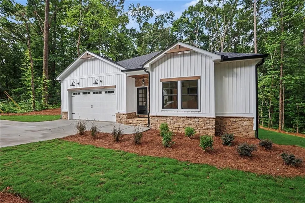 1632 McClung Road Hiram, GA 30141