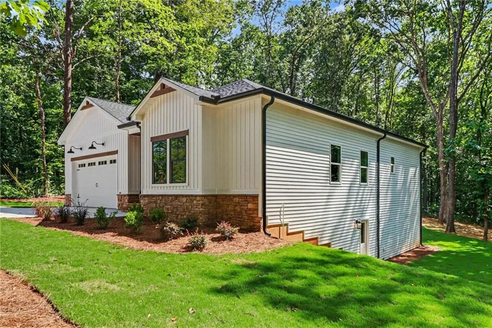1632 McClung Road Hiram, GA 30141