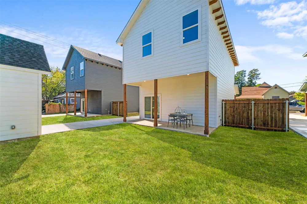 612 Robinson Street Cleburne, TX 76031