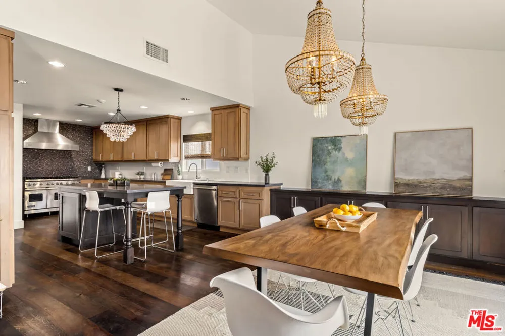 8231 Gulana Avenue Playa del Rey, CA 90293