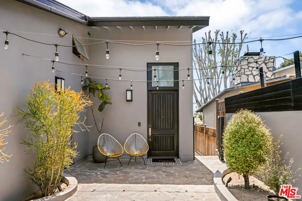 8231 Gulana Avenue Playa del Rey, CA 90293