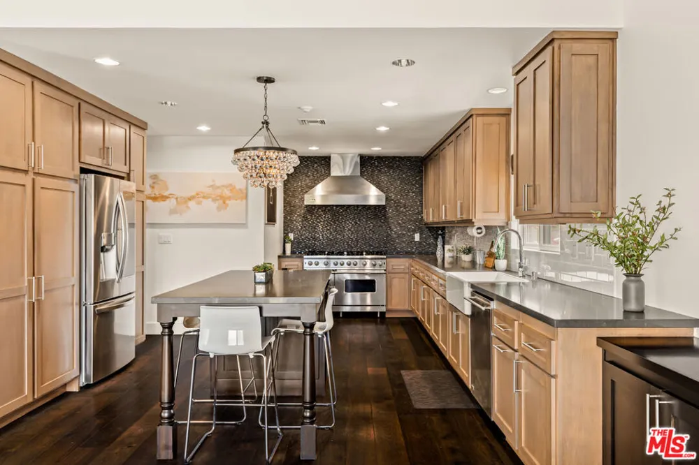 8231 Gulana Avenue Playa del Rey, CA 90293