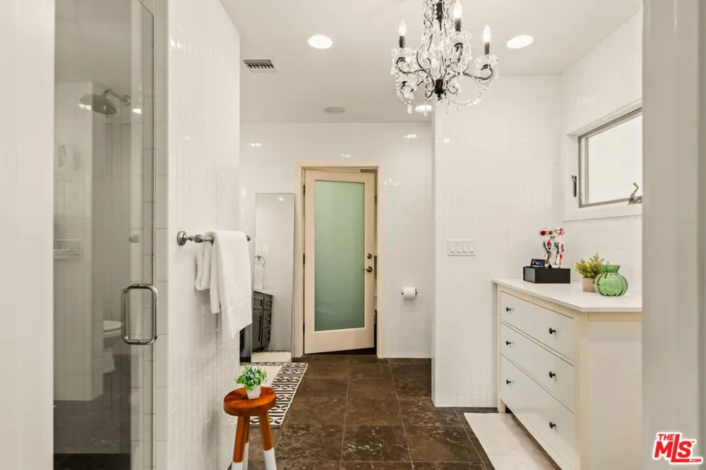 8231 Gulana Avenue Playa del Rey, CA 90293