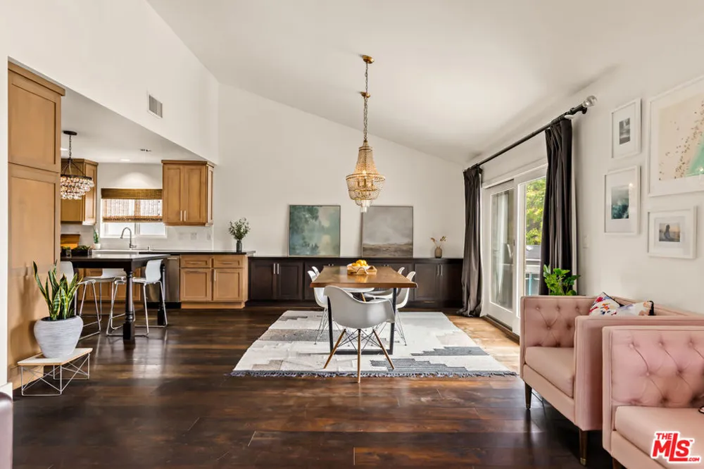 8231 Gulana Avenue Playa del Rey, CA 90293