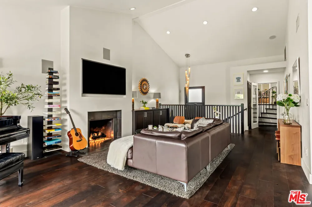 8231 Gulana Avenue Playa del Rey, CA 90293
