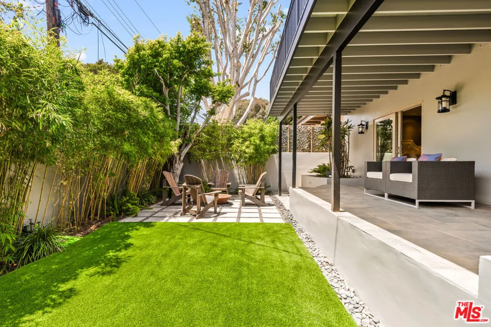 8231 Gulana Avenue Playa del Rey, CA 90293