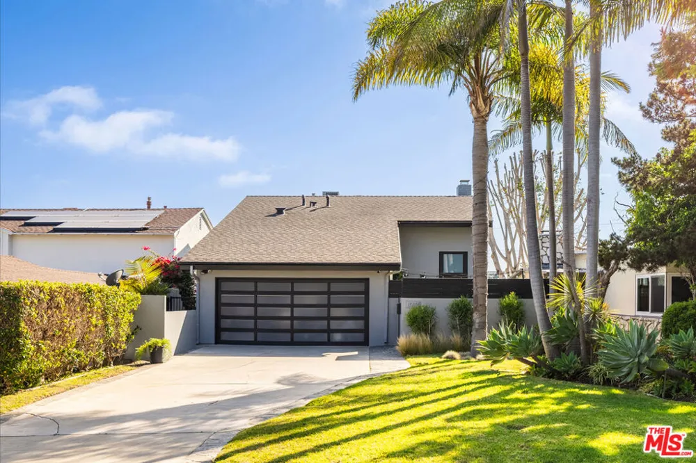8231 Gulana Avenue Playa del Rey, CA 90293