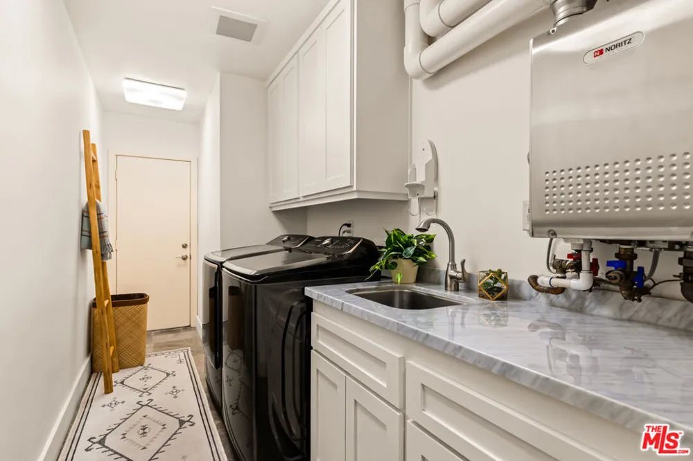8231 Gulana Avenue Playa del Rey, CA 90293