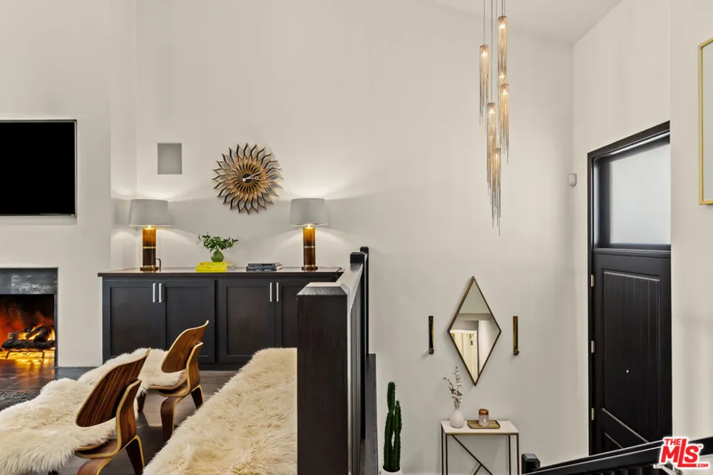8231 Gulana Avenue Playa del Rey, CA 90293