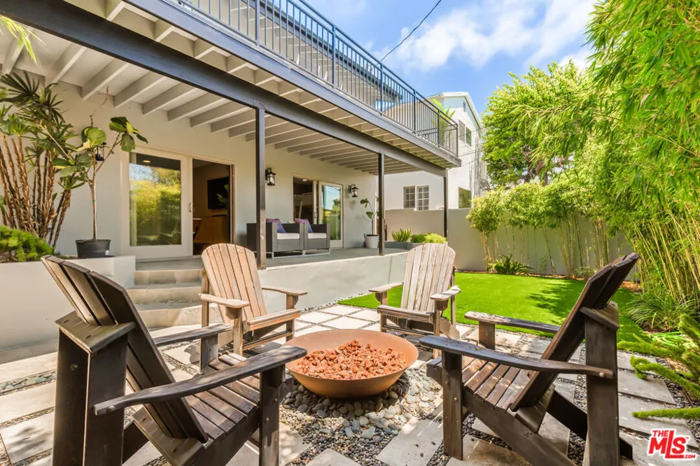 8231 Gulana Avenue Playa del Rey, CA 90293