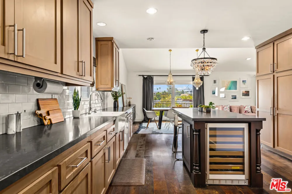 8231 Gulana Avenue Playa del Rey, CA 90293