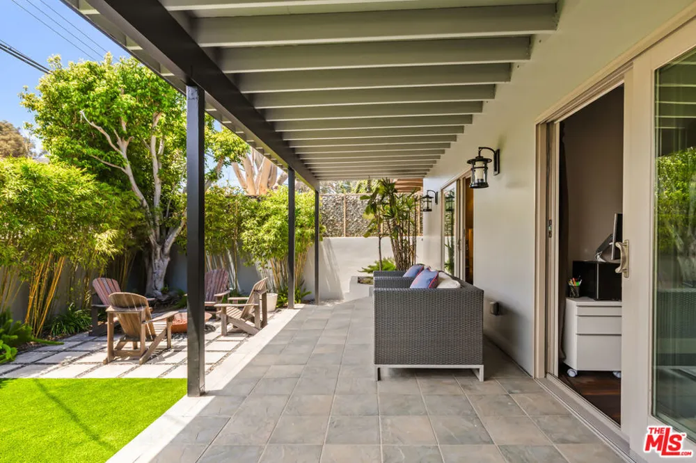 8231 Gulana Avenue Playa del Rey, CA 90293